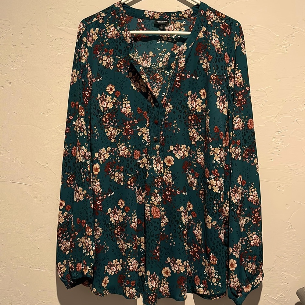 PRICE DROP! Torrid green floral and animal print shirt size 3
